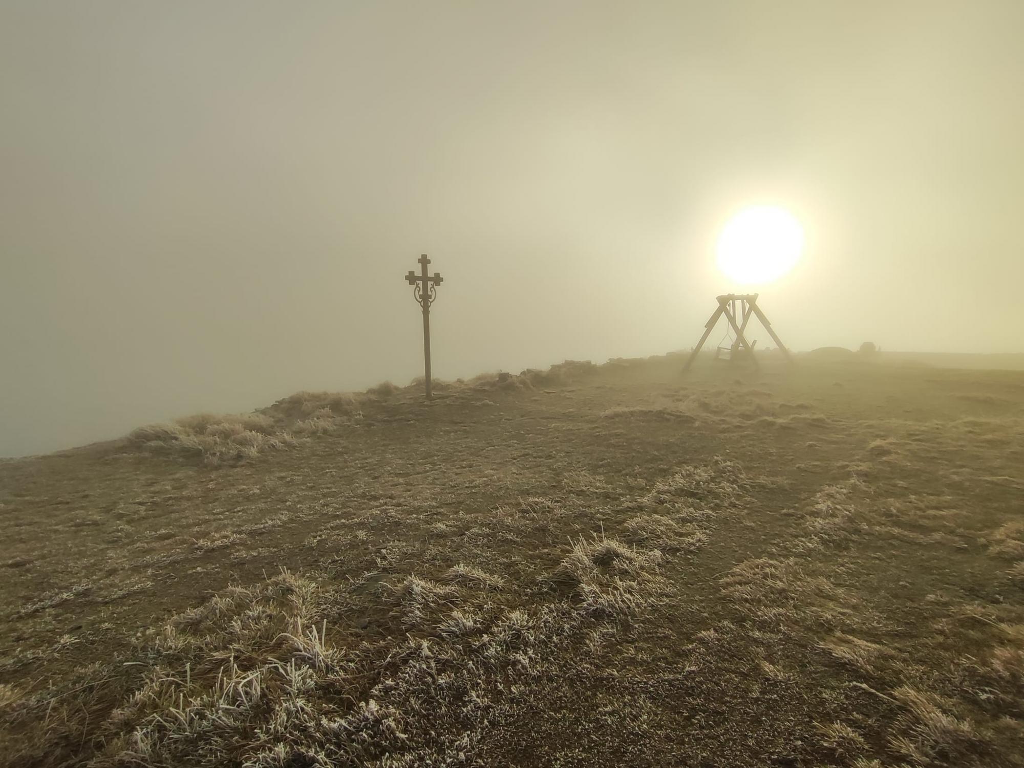 Настоящая зима пришла в Карпаты: на горе Поп Иван выпал снег (фото)