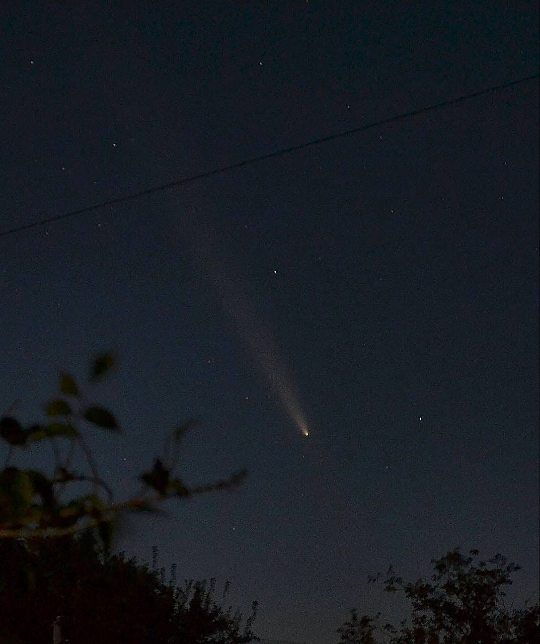 Над Украиной пронеслась очень редкая комета: невероятные фото