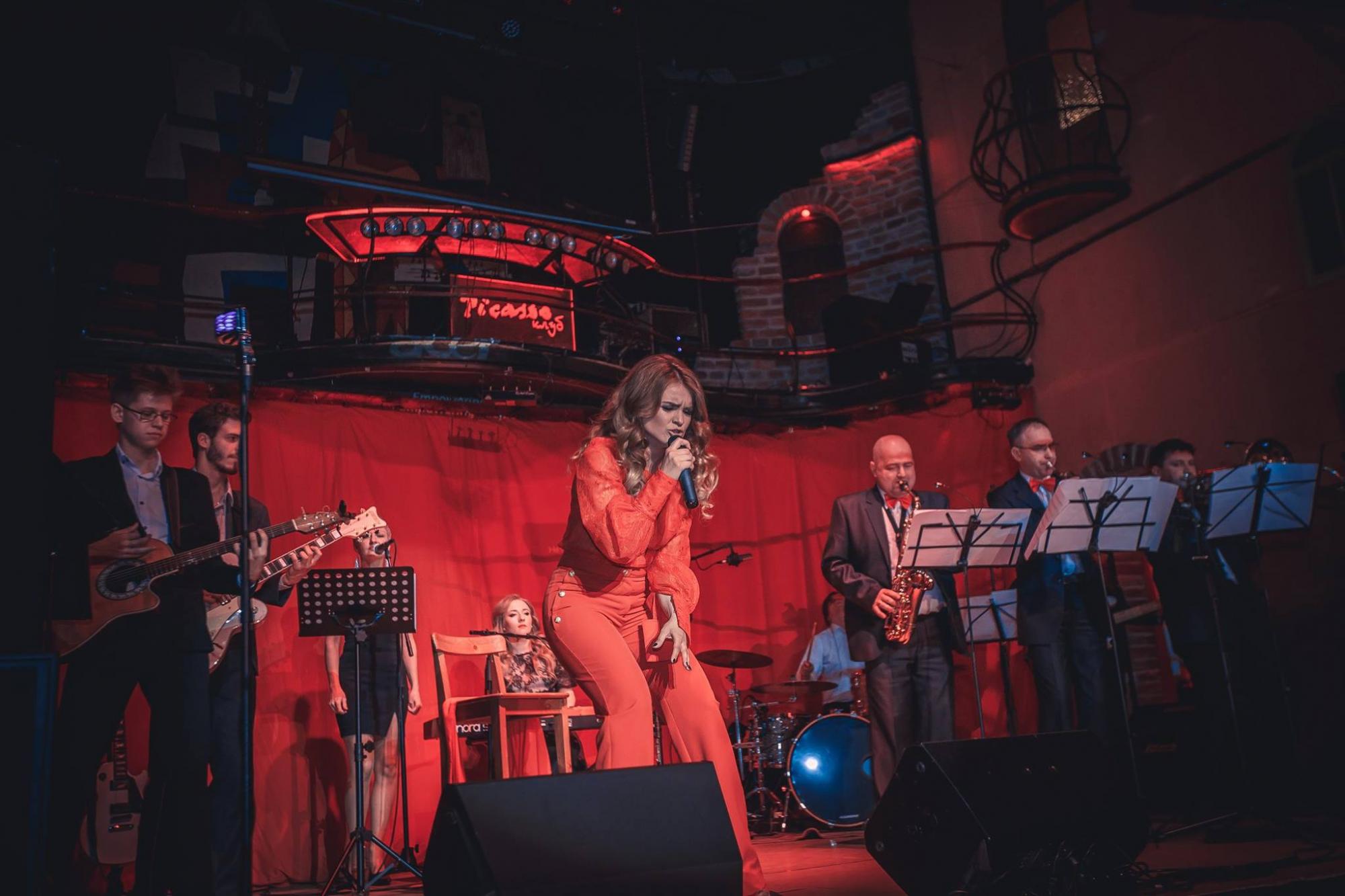 Поет и работает стоматологом: как сейчас выглядит победительница "Шанса" Олеся Киричук (фото)