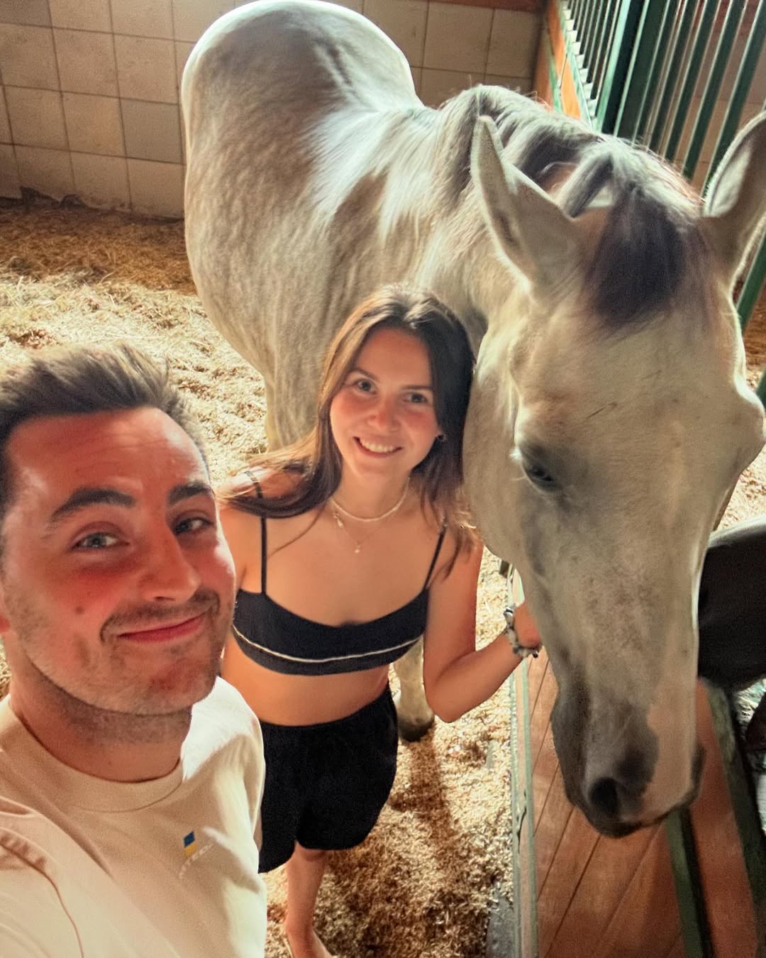 Звезда &quot;Лиги смеха&quot; объявил о помолвке с возлюбленной