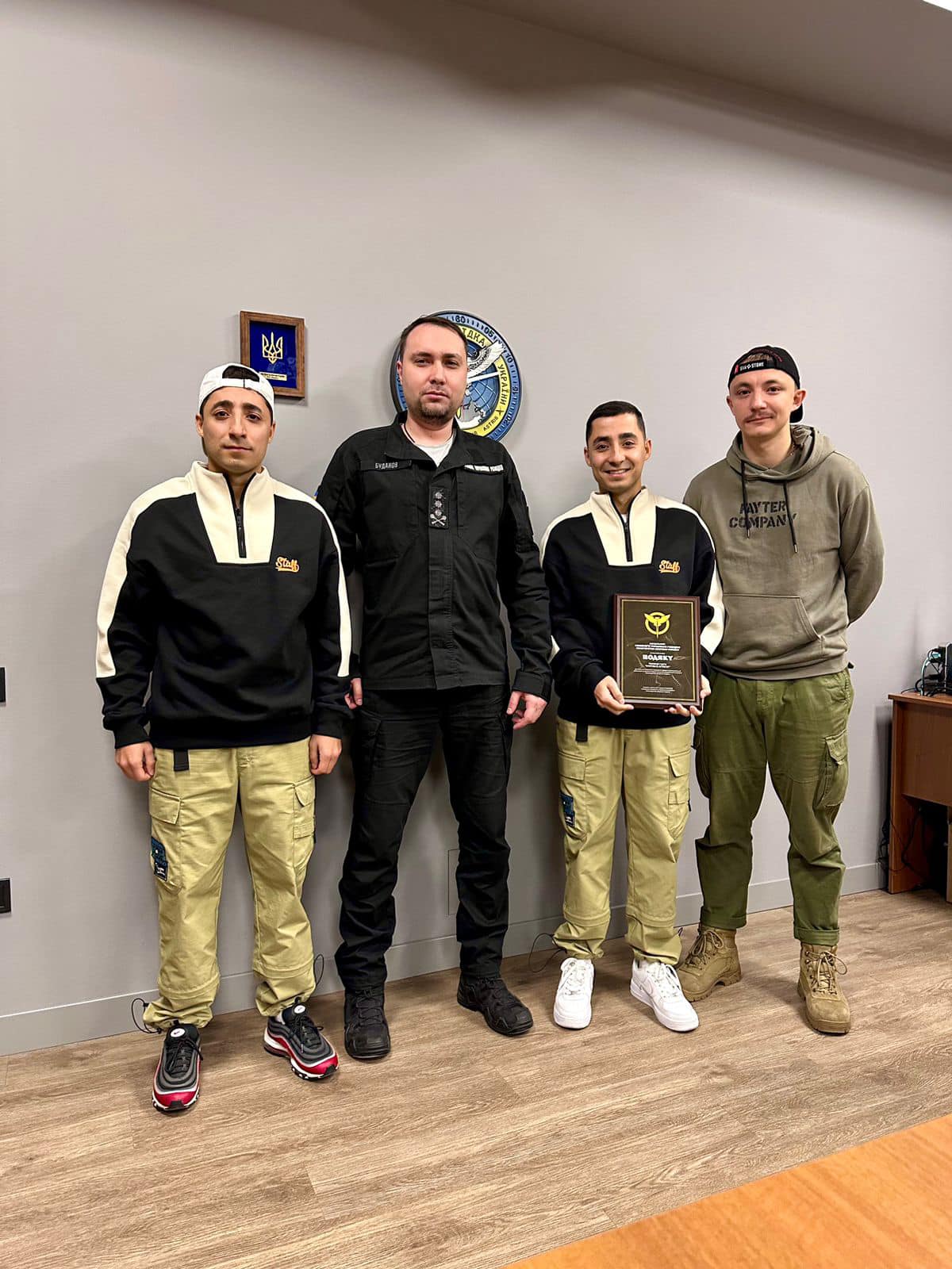 Буданов показав артистів, які зібрали рекордну суму грошей для ГУР (фото)