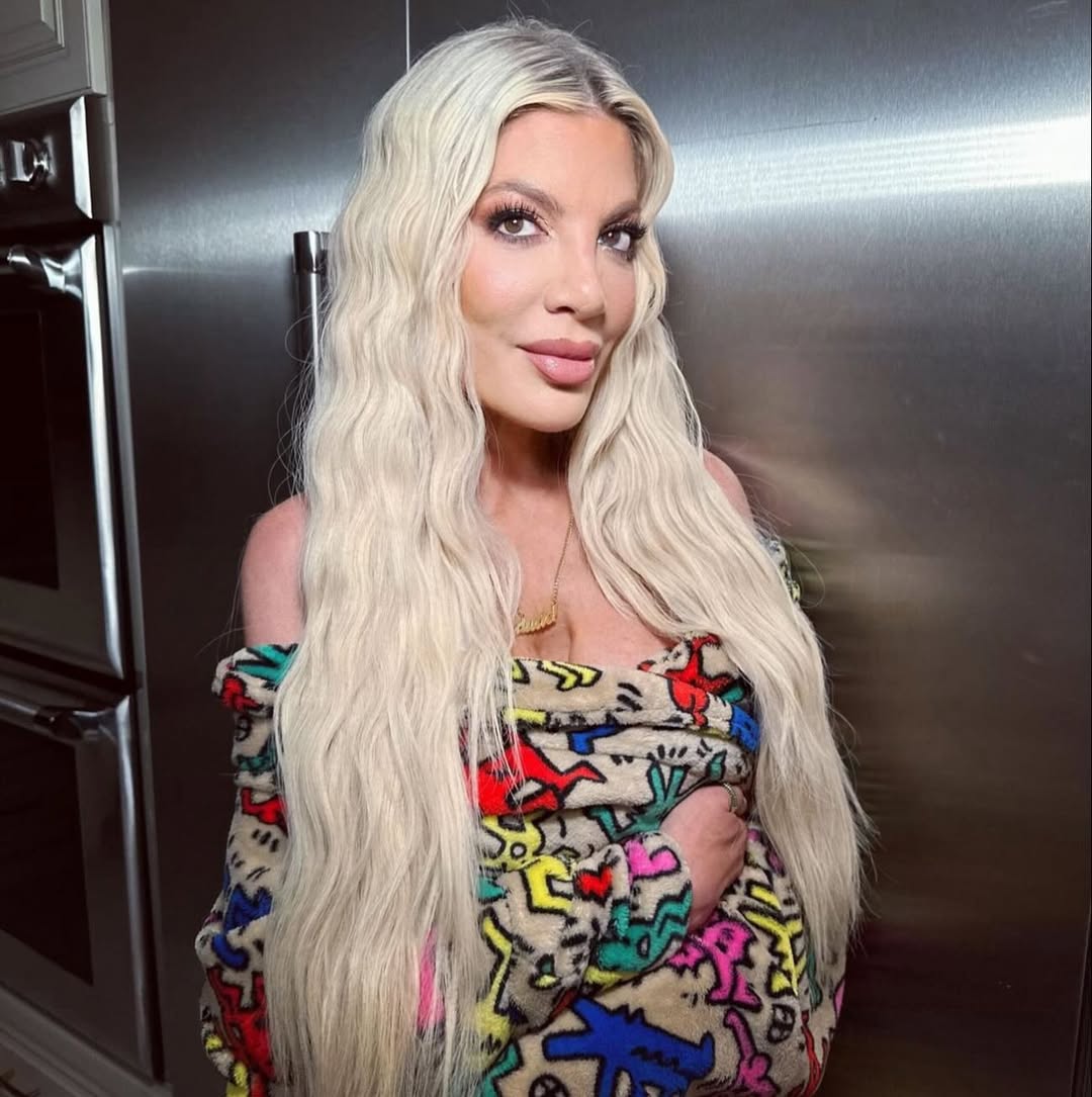 &quot;Никто не знает, как я до сих пор жива&quot;: звезда &quot;Района Беверли-Хиллз&quot; призналась, что не пьет воду