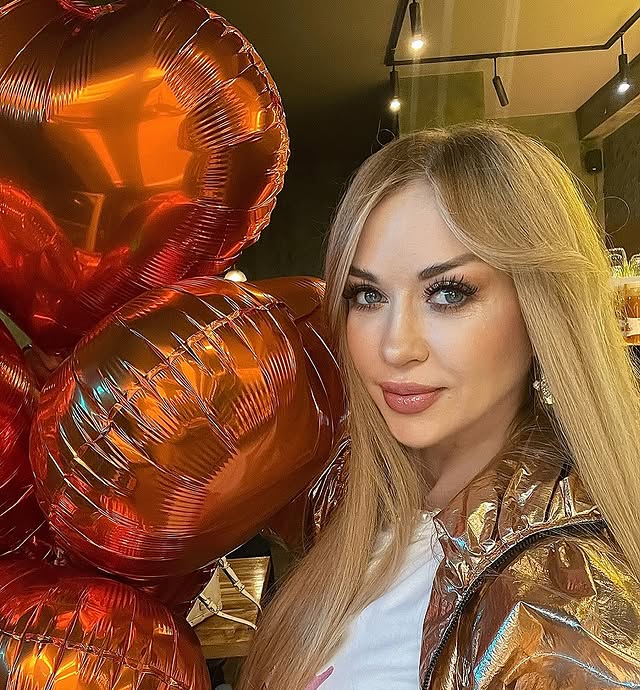 Популярная певица впервые после развода показала нового возлюбленного