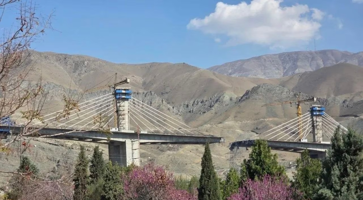 "Ірану час укласти угоду": Трамп заявив про знищення важливого мосту біля Тегерану