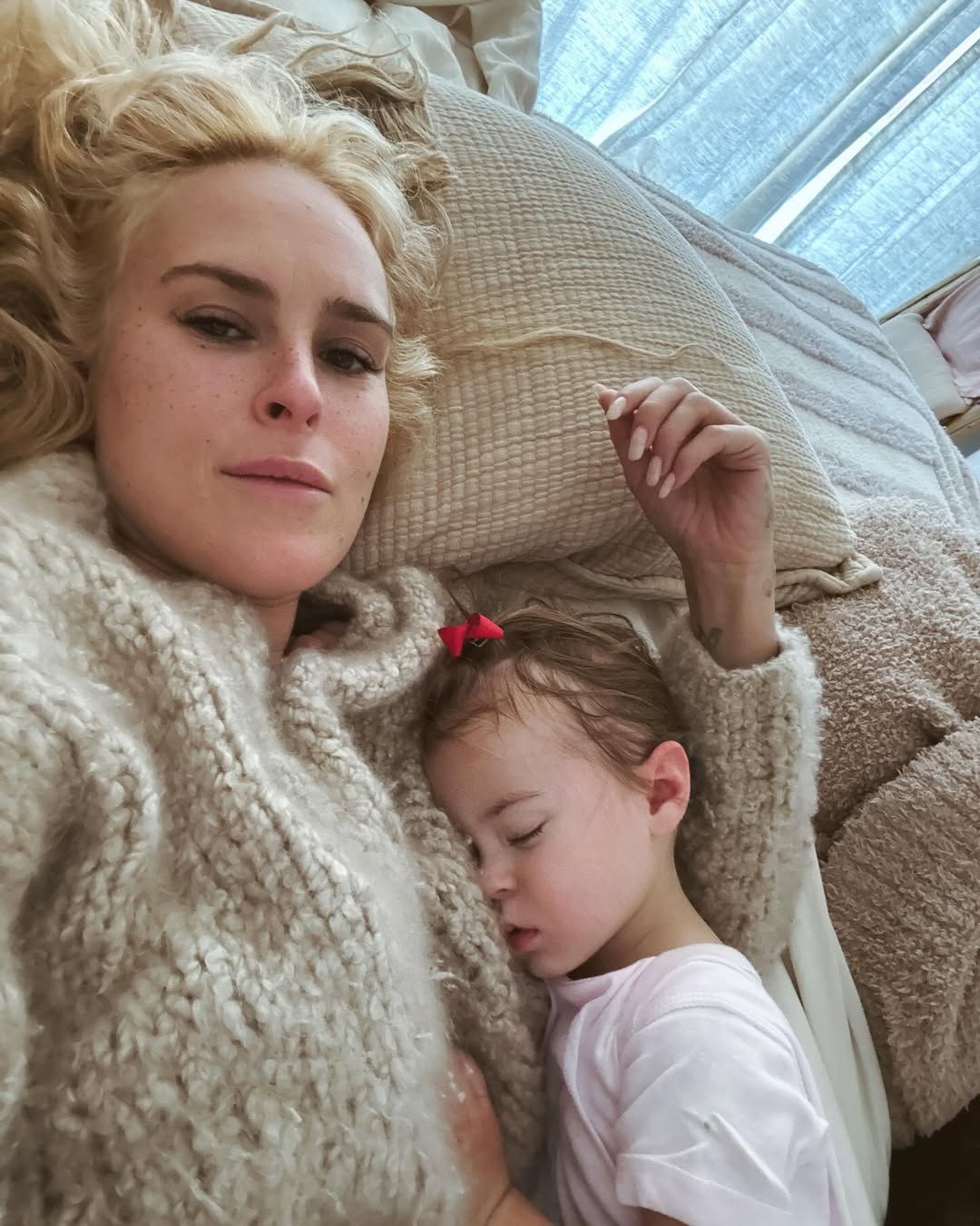 &quot;Нет ничего странного&quot;: 36-летняя дочь Деми Мур до сих пор принимает ванну со своими сестрами