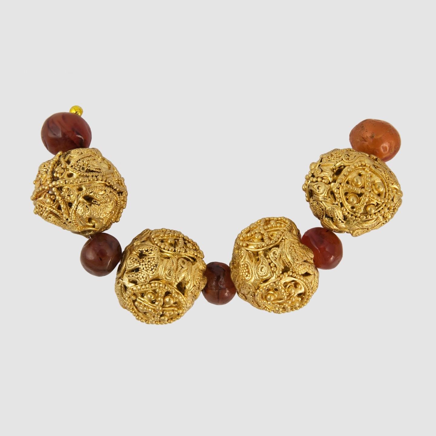 Украинские ученые показали уникальное ожерелье времен Киевской Руси: нет аналогов во всем мире