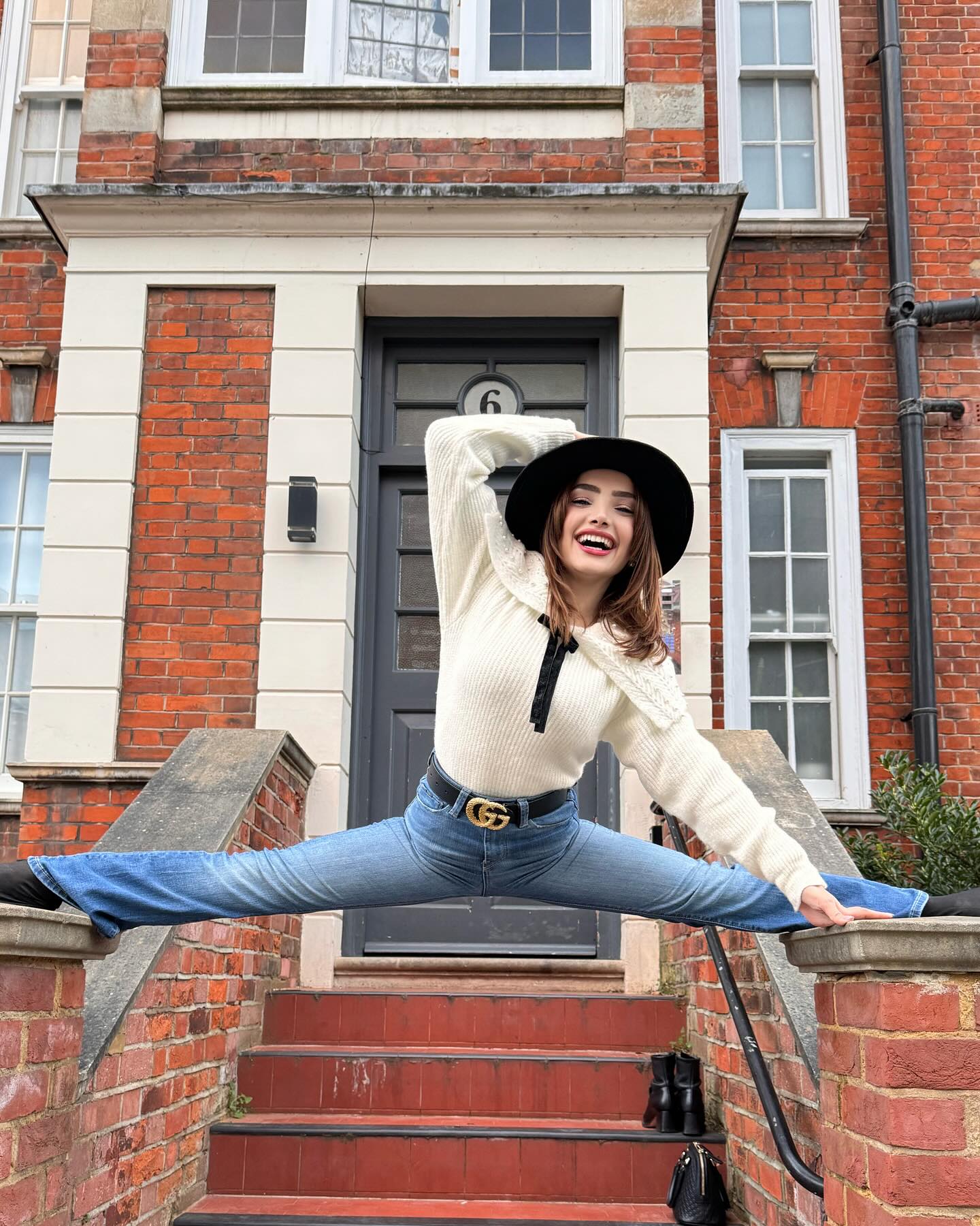 Спокуслива балерина повторила трюк Ван Дамма і встановила світовий рекорд: що вона зробила