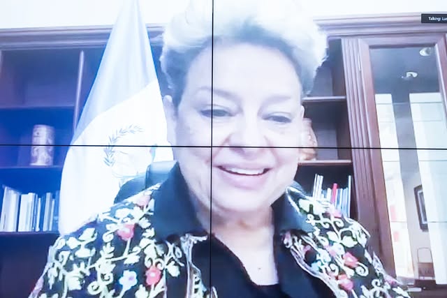 Яркий костюм и особенная брошь. Зеленская показала новый лаконичный аутфит (фото)