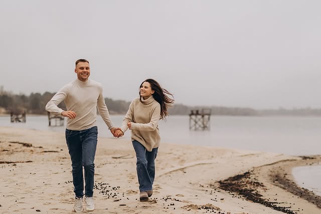 &quot;Сперечались хто із нас прийомний&quot;. Зірка &quot;Спіймати Кайдаша&quot; пригадала дитинство з братом (фото)