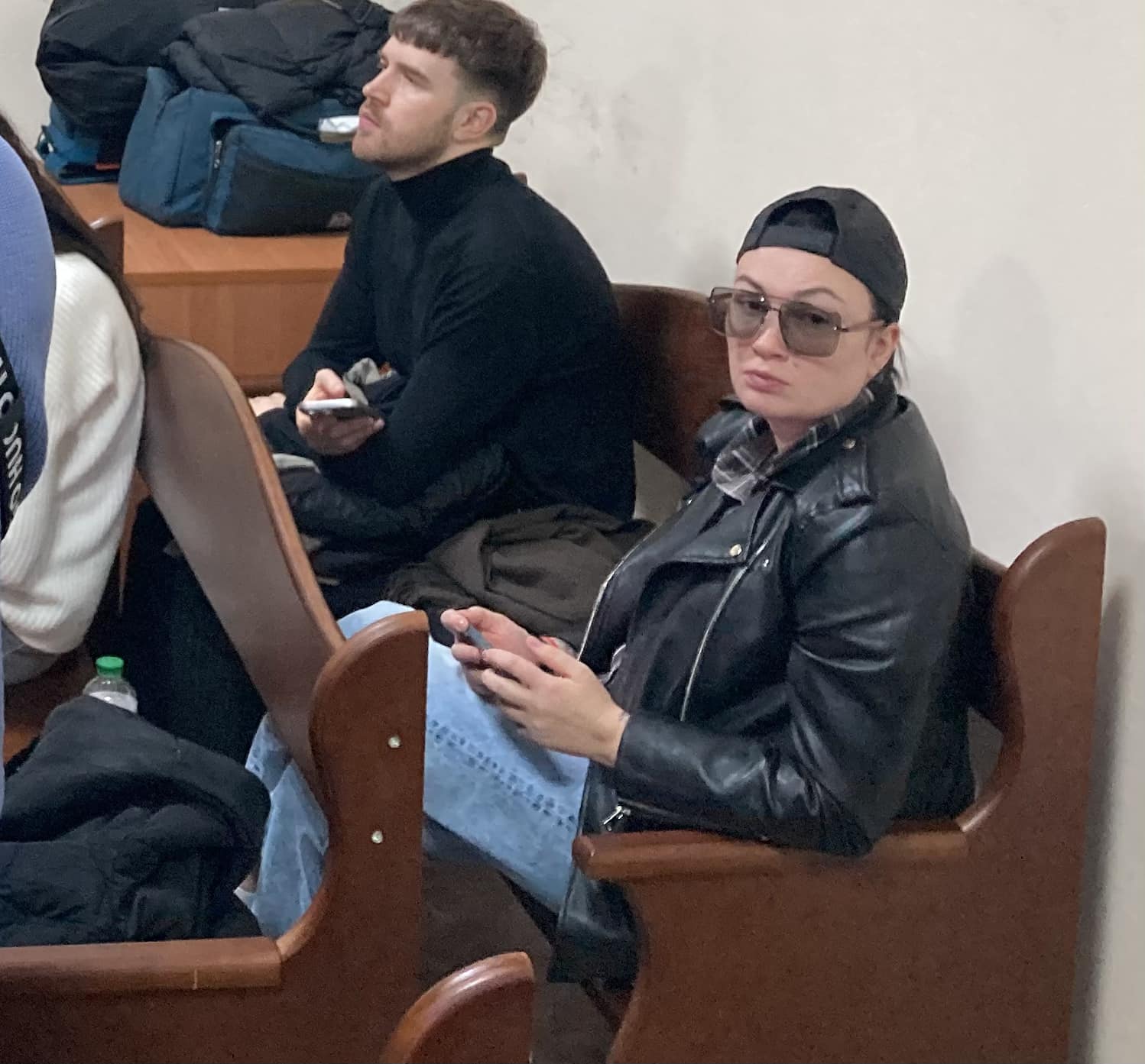 "Може, в неї біполярка?" Відома співачка засвітилася на суді над Максом Назаровим