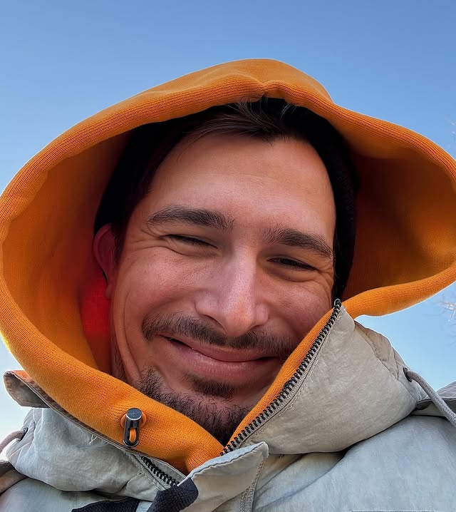 Позитив, який став батьком, показав зворушливі фото новонародженої донечки