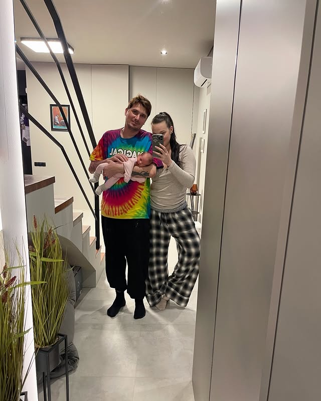 Дружина Позитива зворушила мережу кадрами маленької донечки: &quot;Наше перше свято&quot;