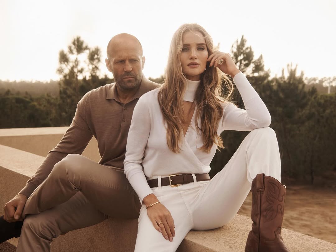 Джейсон Стетхем показався в обіймах дружини-красуні, молодшої за нього на 20 років (фото)