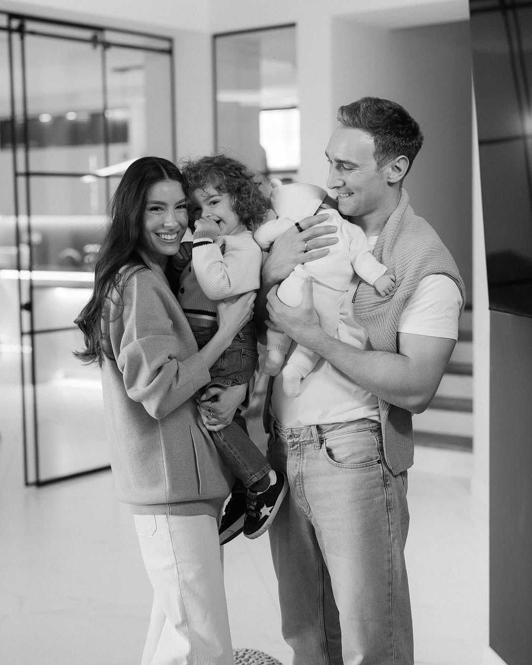 Вперше після народження доньки: зірка &quot;Холостяка&quot; Іраклі Макацарія розчулив фото з дітьми