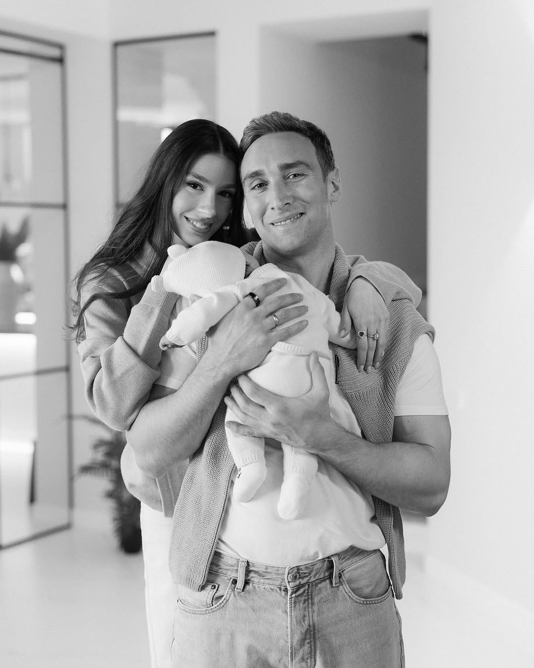 Вперше після народження доньки: зірка &quot;Холостяка&quot; Іраклі Макацарія розчулив фото з дітьми