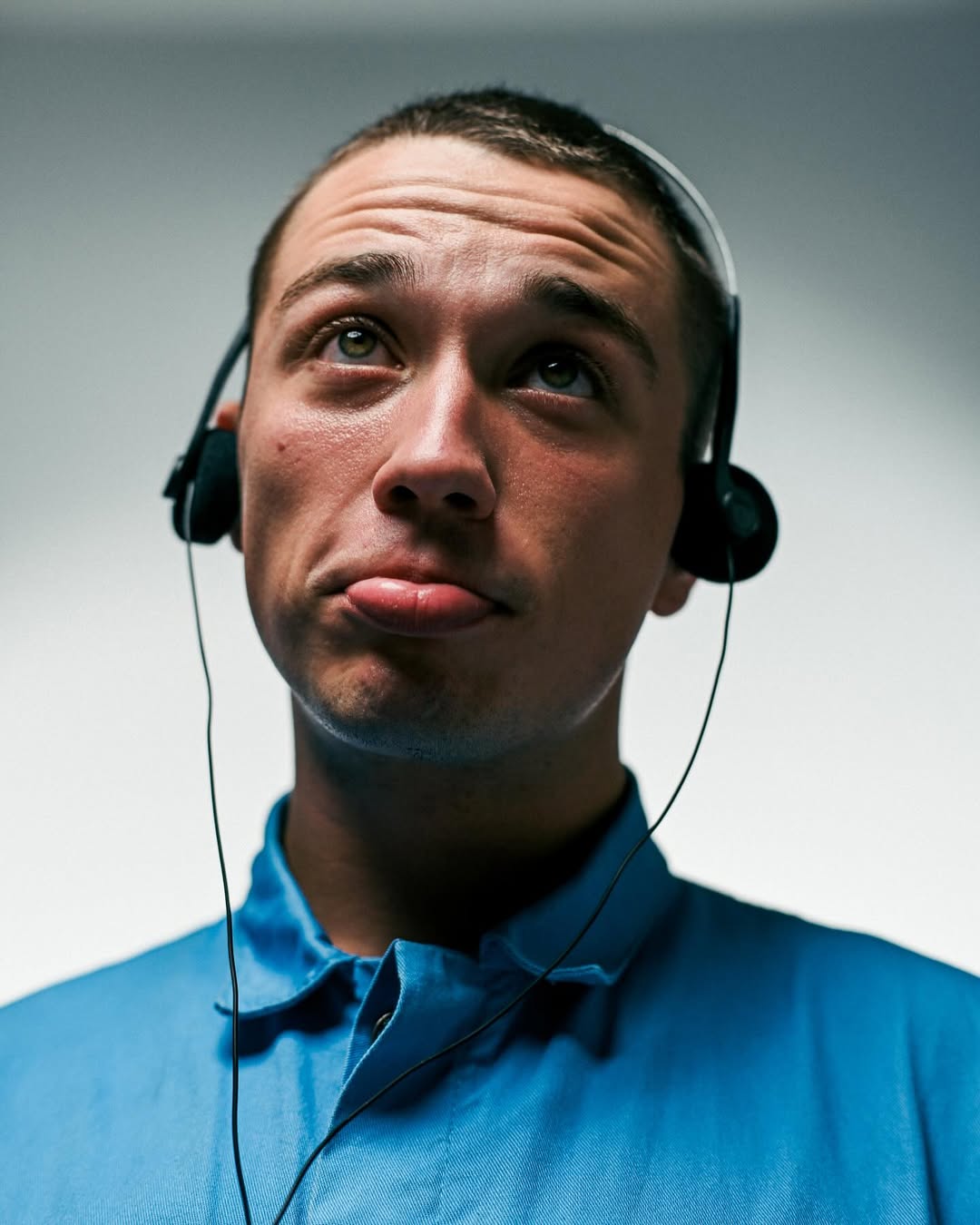 Відомий український співак влаштувався працювати вчителем у школі: що він викладає