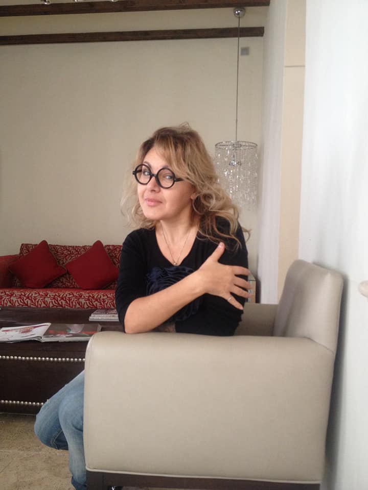 Алғаш рет жыныстық позициялар Әйел сізге оны жалауға рұқсат береді