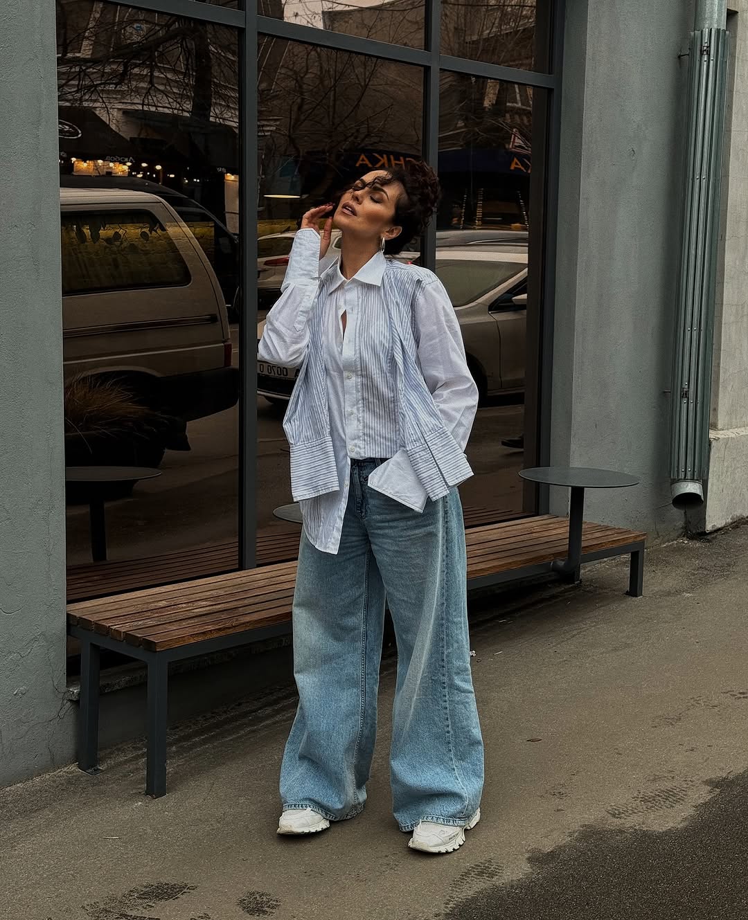 Настя Каменських показалася у трендових джинсах: що носити цієї весни (фото)