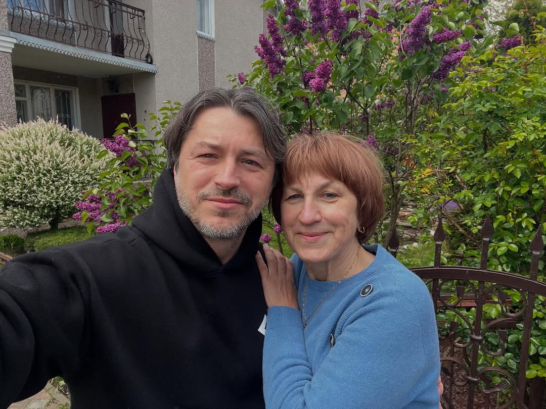 Как две капли воды: Притула очаровал редким фото с мамой