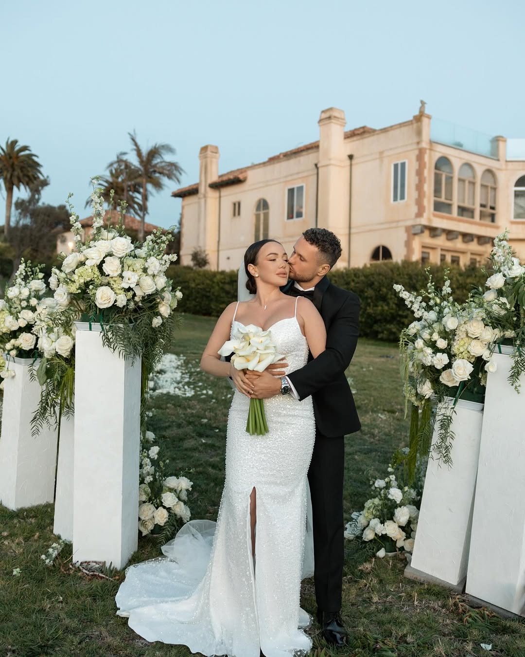 Зірка &quot;Холостяка&quot; вийшла заміж на березі океану: фото і відео розкішного весілля