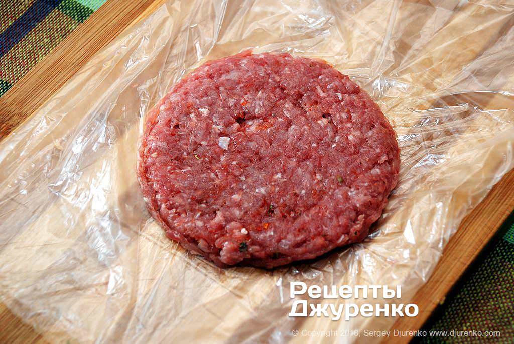 Кулінар дав простий рецепт домашнього бургера: буде краще, ніж в ресторані!