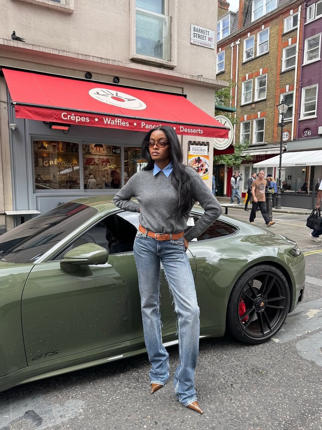 Джинси-сигарети знову в моді: чому вони повернулися і як їх носити