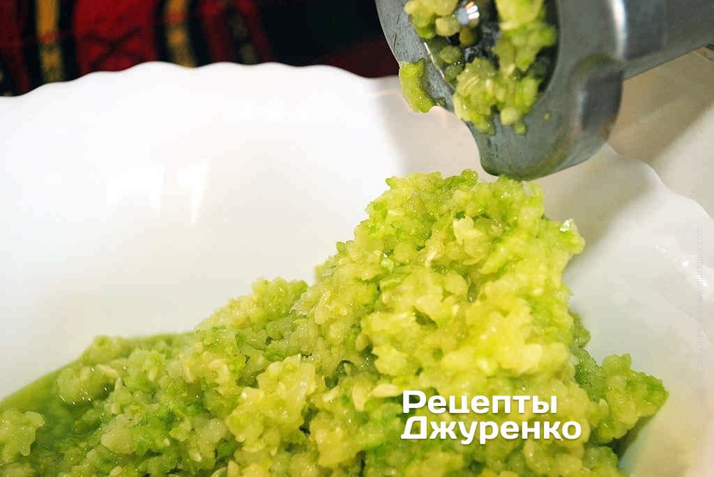 Кулінар розкрив секрет смачнющих кабачкових оладок: подавати тільки так!