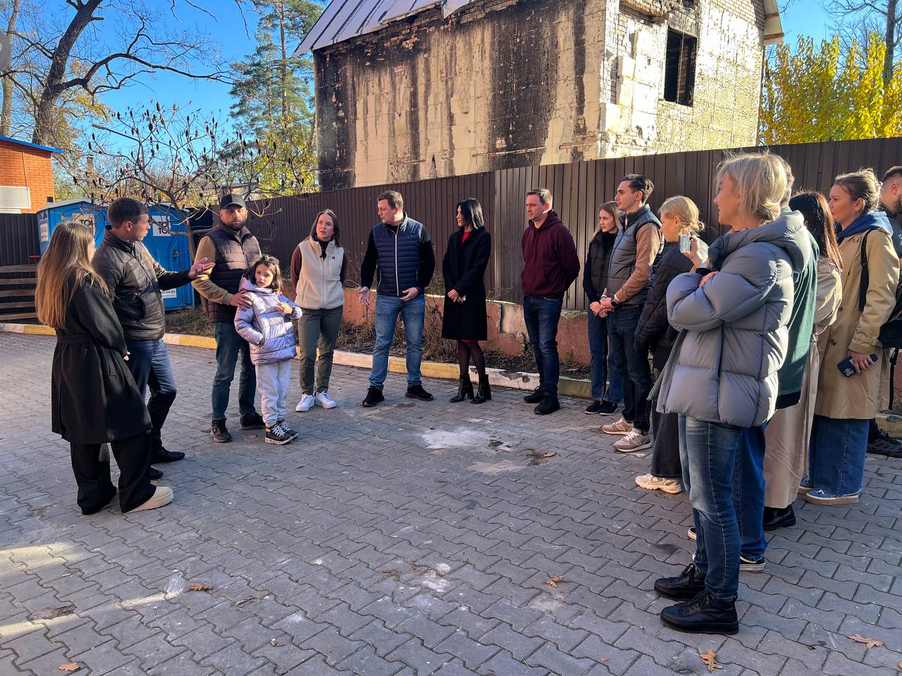Українська зірка тенісу Еліна Світоліна завітала до Ірпеня. Допомагала збирати кошти