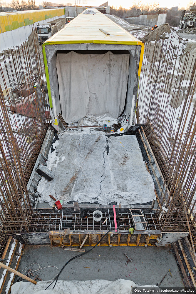 Киянам показали, як будується метро на Троєщину (фото)