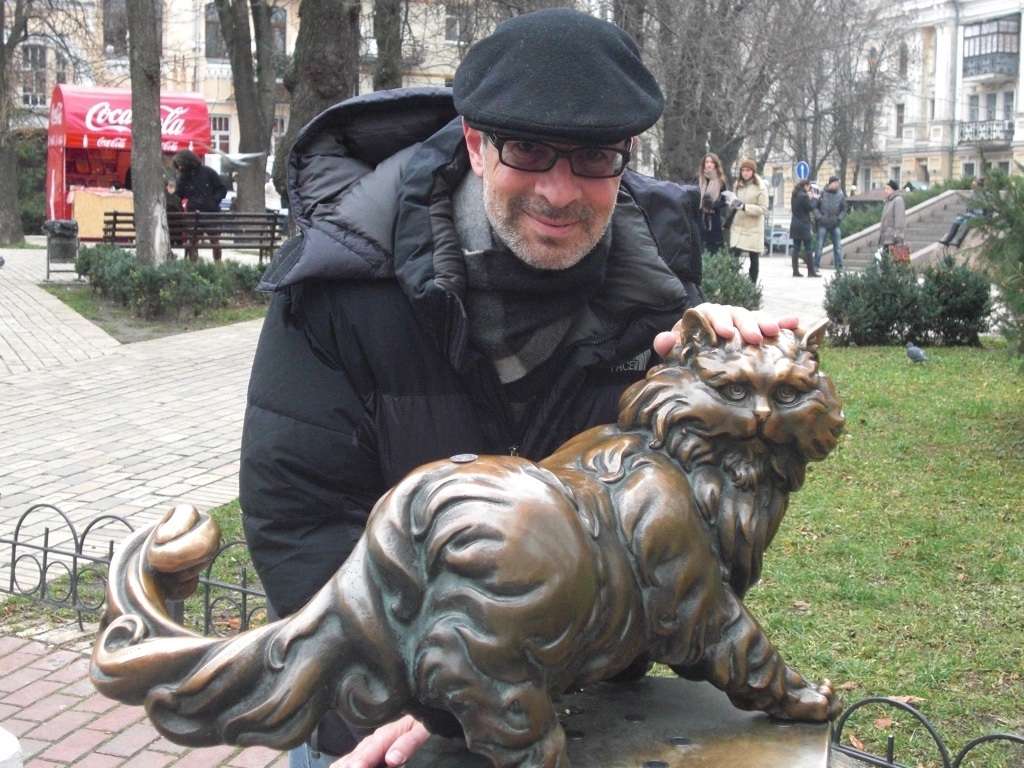 Знаменитий режисер-мем Robert B. Weide підтримав українців знімком із Києва