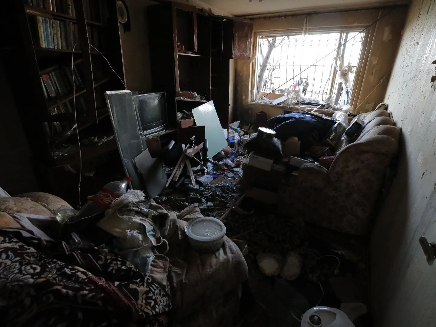 Мандрівник Дмитро Комаров тепер їздить по Києву, показуючи світу горе від російських ракет