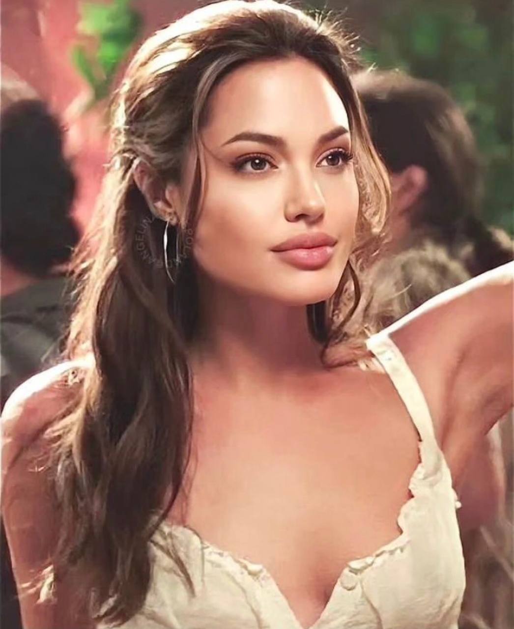 Штучний інтелект показав, як може виглядати еталон краси Анджеліна Джолі