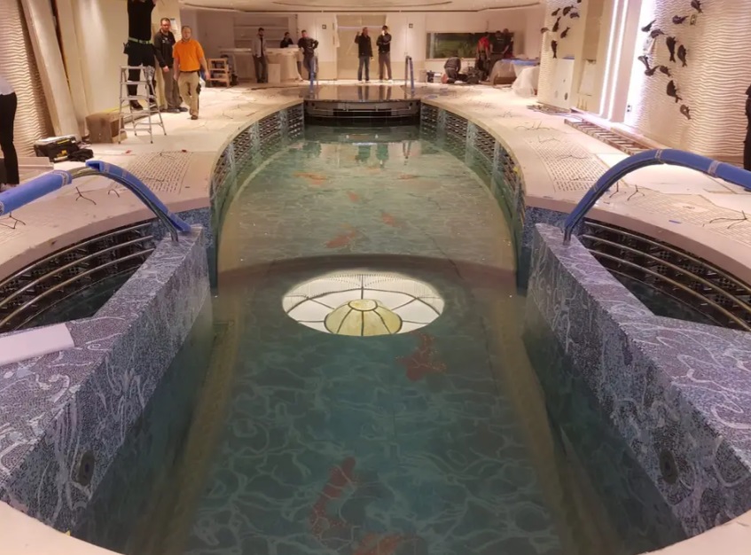 Путін вчепився зубами за свою суперяхту вартістю 700 млн доларів: як вона виглядає