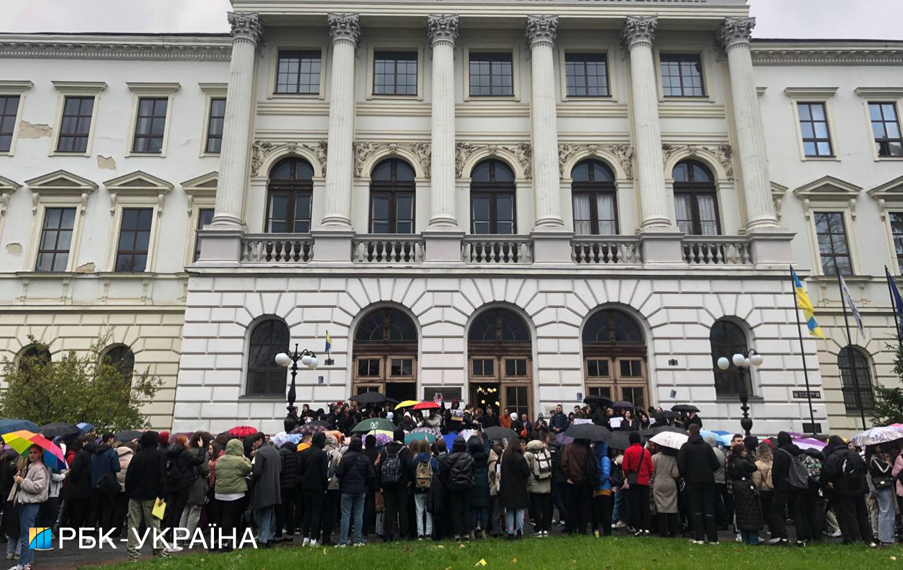 &quot;Освіта без комуністів&quot;. У Львові великий мітинг проти Фаріон, тисячі студентів вийшли на вулицю
