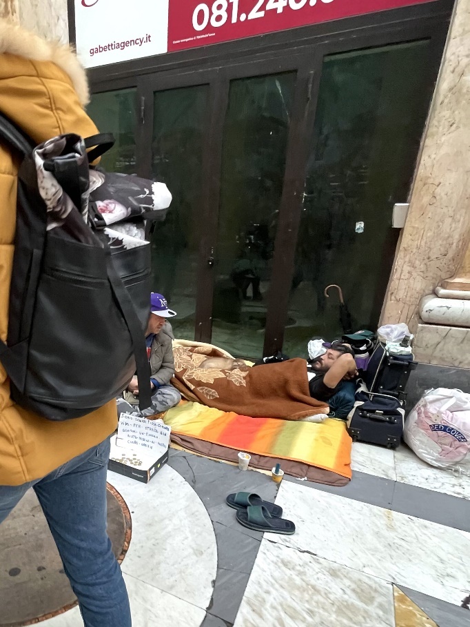 Мафия и воры на мотоциклах. Чего ждать в Неаполе - одном из опасных городов Италии