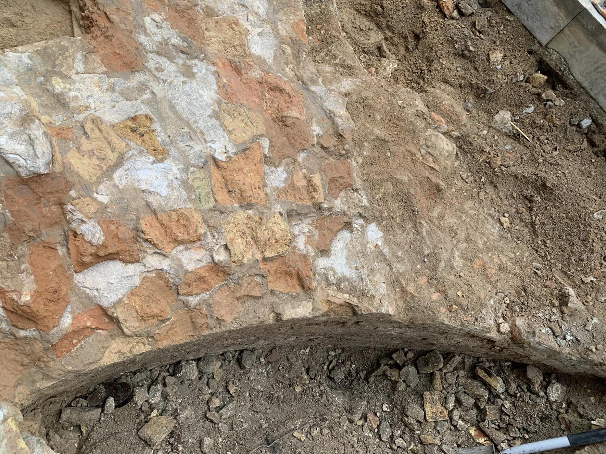 Новая киевская тайна: возле стен Софийского собора нашли остатки загадочного здания (фото)