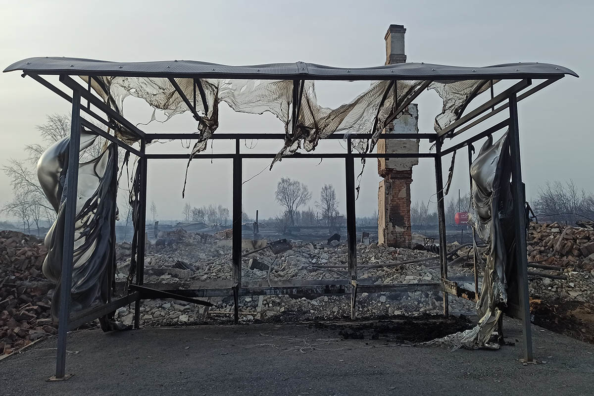 У Росії вщент згоріло ще одне село: перші відео та фото