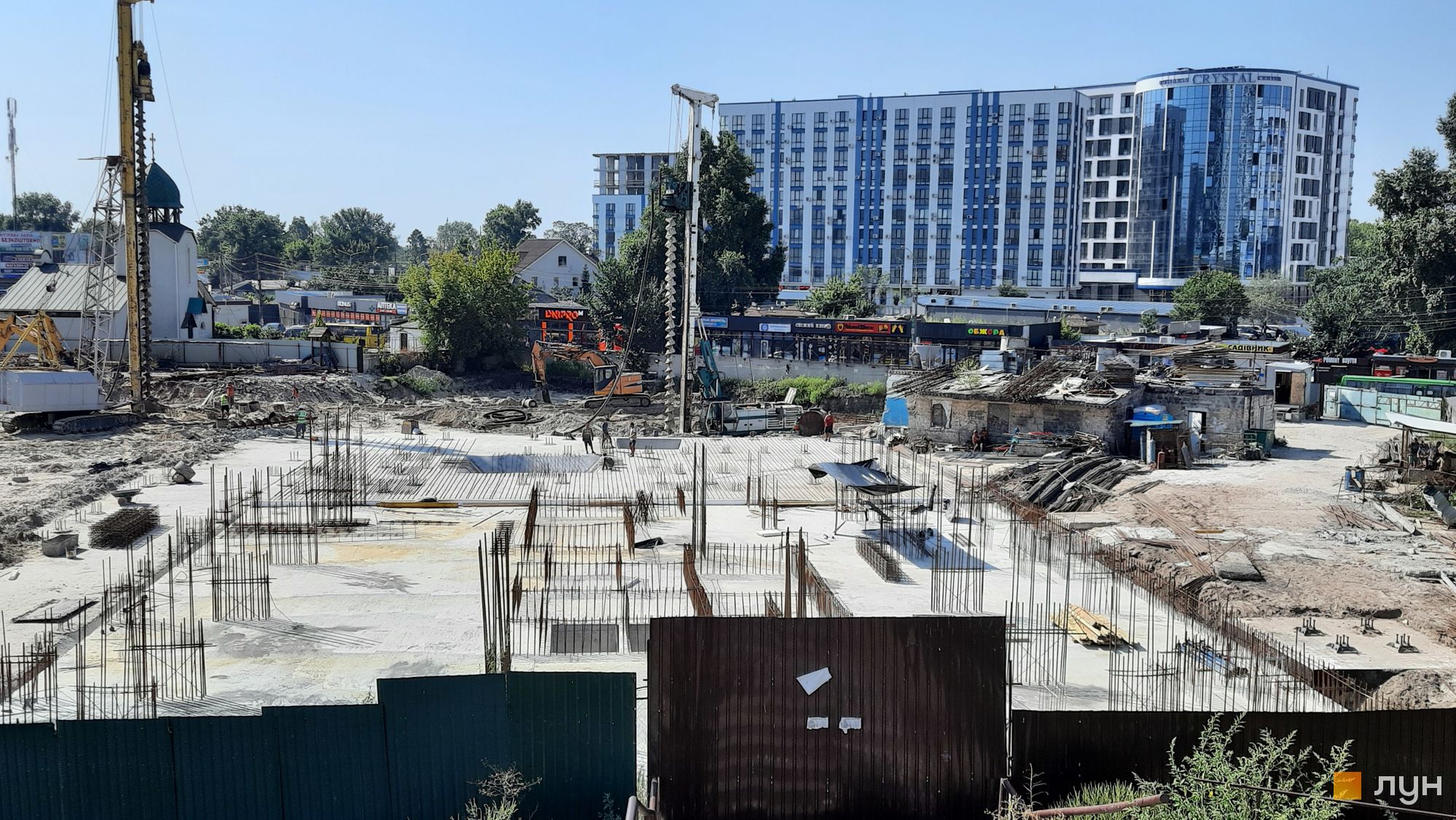 В Киеве строят 10-этажный "храмовый комплекс" с апартаментами: первые фото