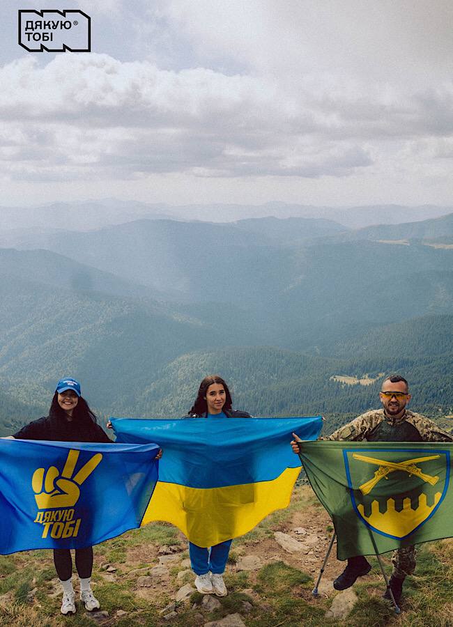 Украинский военный "Кум" на костылях покорил Говерлу и помог ВСУ: подробности героического поступка