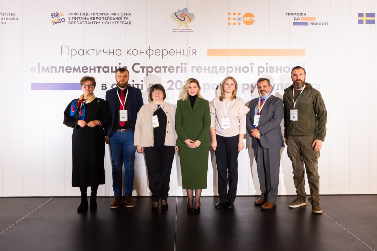 Олена Зеленська здивувала яскравим кольором вбрання (фото)