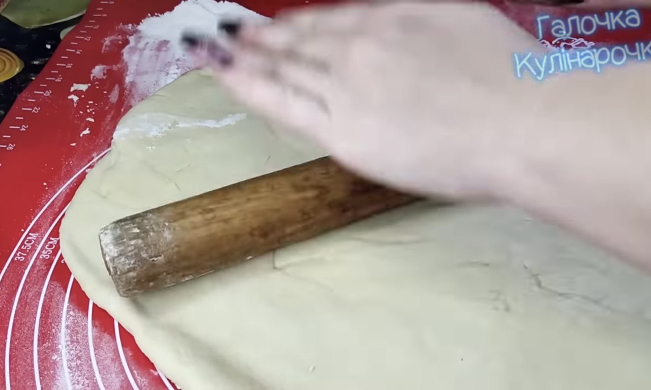 Смачні пончики з вишнями на Різдво: простий покроковий рецепт