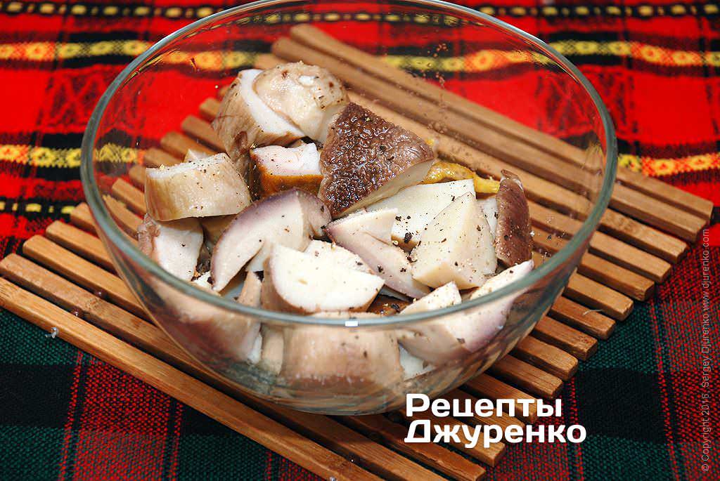 Кулінар поділився швидким рецептом маринованих грибів: відразу до столу!