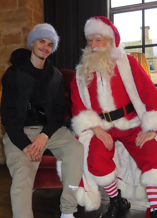 Вікторія Бекхем показала, як святкує Різдво у родинному колі (фото)