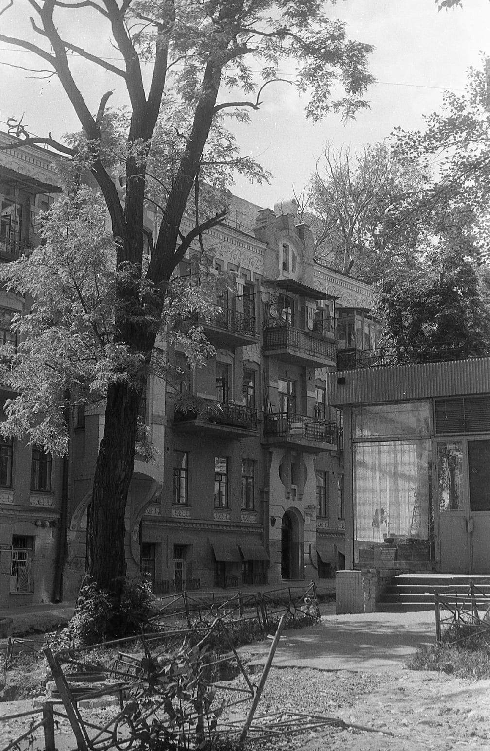 Дивіться, як змінювався Київ протягом 30 років: знакові місця на яскравих фото