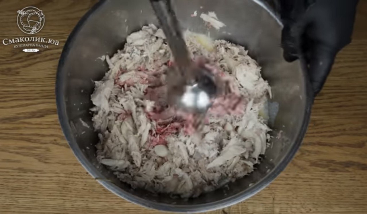 Рецепт вкусной домашней колбасы, которую можно даже детям: готовится очень легко