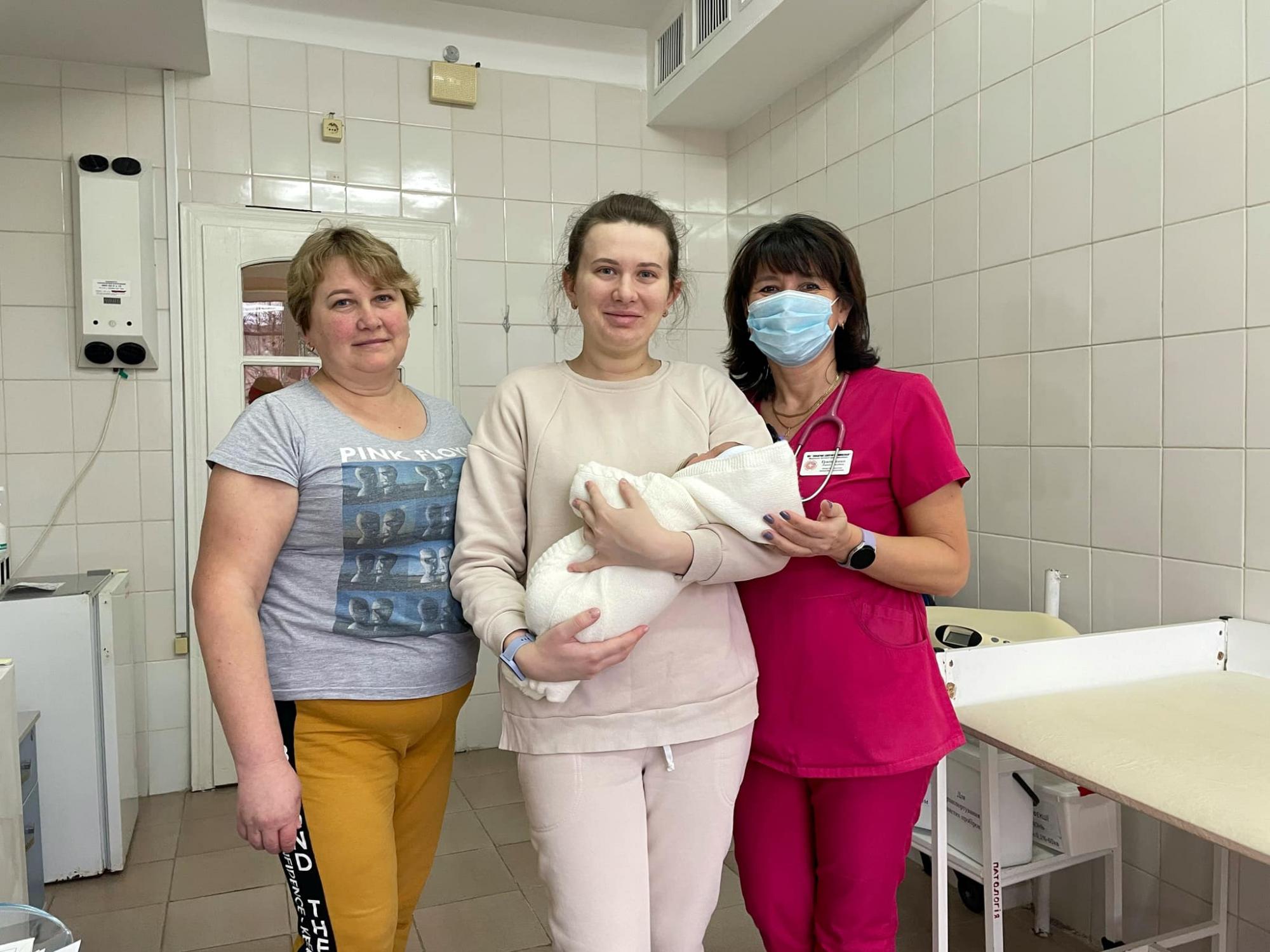 Народилися з великими пухлинами: у Львові в перші дні життя рятували трьох дітей
