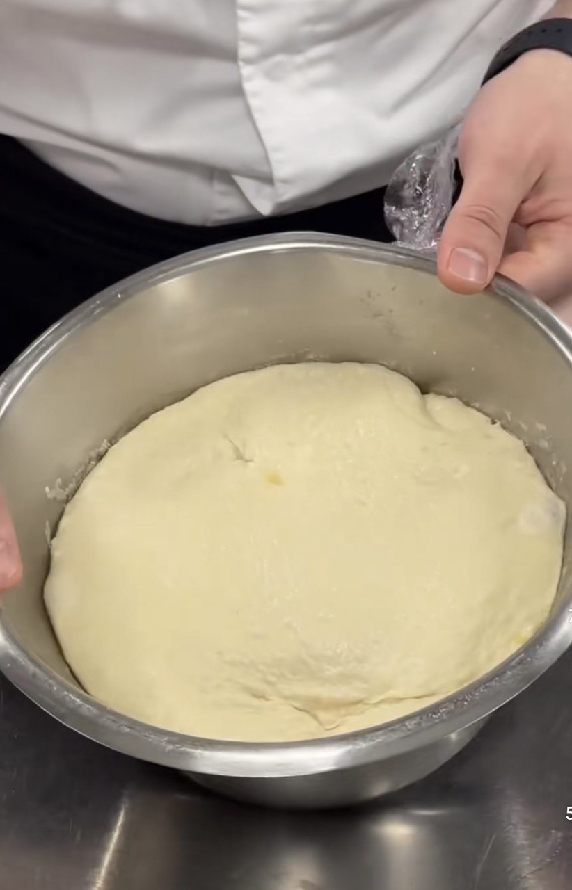 Як в ресторані та з &quot;правильними&quot; бортиками: рецепт домашньої піци від українського шеф-кухаря