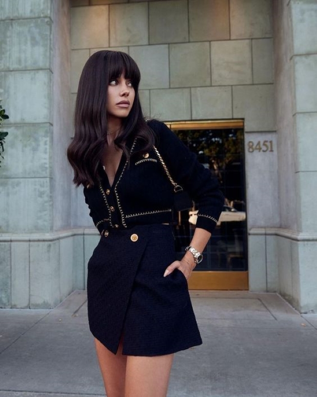 Стилистика назвала трендовые мини-юбки весны 2024 года