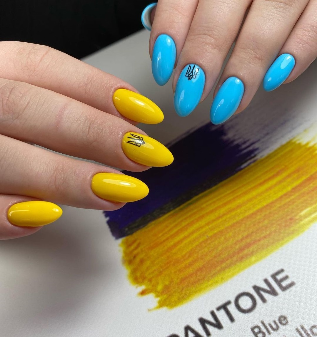 Ідеї патріотичного манікюру в жовто-блакитних кольорах для святкування Дня Незалежності України: фото