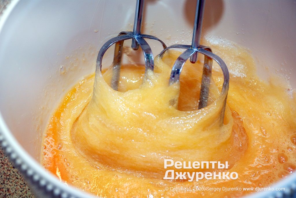 Кулинар поделился рецептом бисквитных коржей, которые получаются всегда